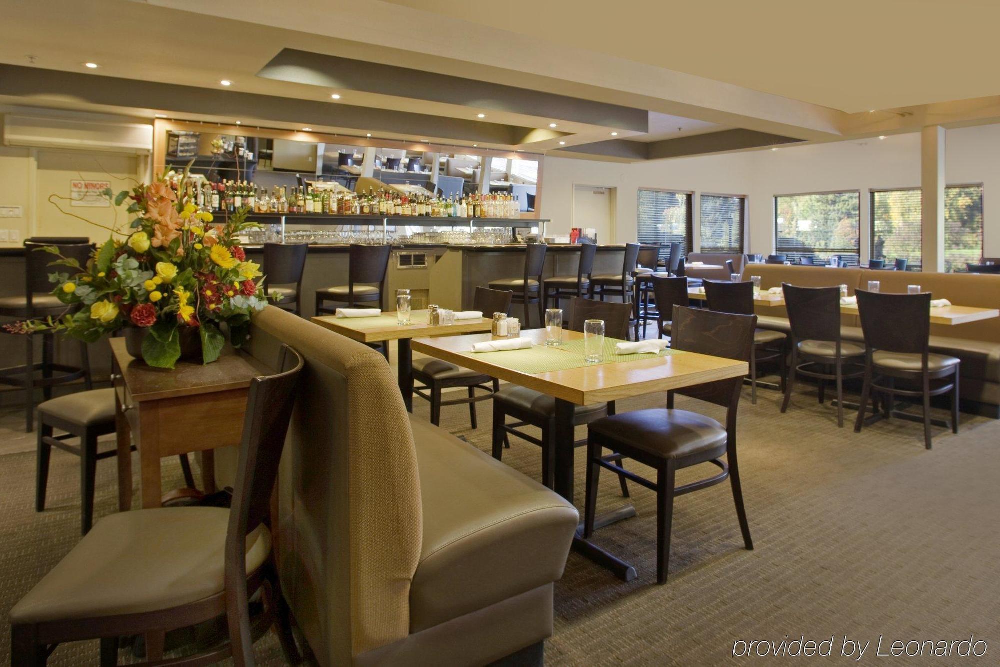 Radisson Hotel Portland Airport Restaurant photo